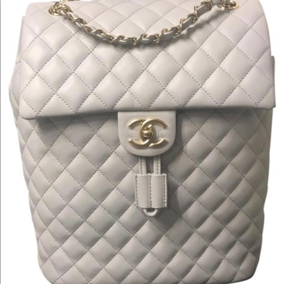 QUILTED CHANEL BACKPACK - Picture 6 of 12